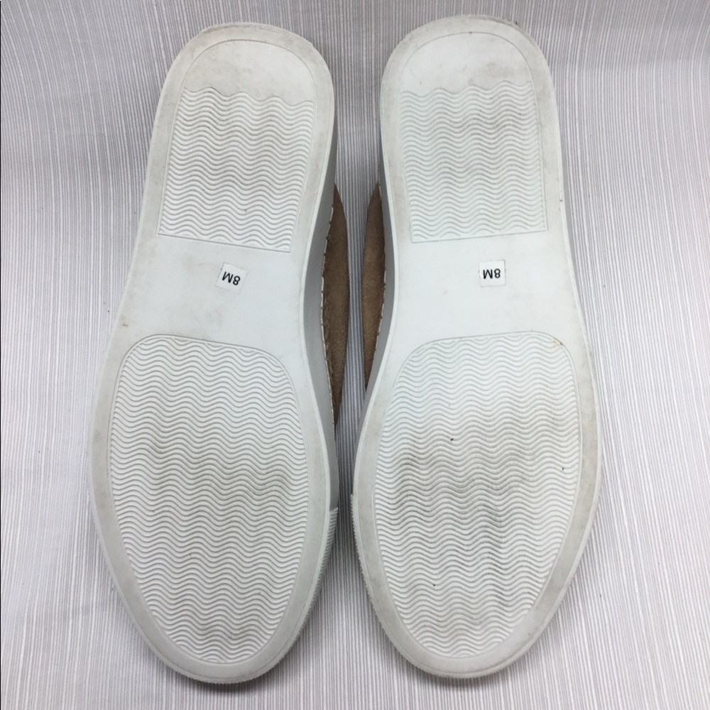 Steve Madden Neutral Suede Flats. - Picture 7 of 7